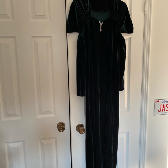 Green velvet gown - Picture 7 of 7